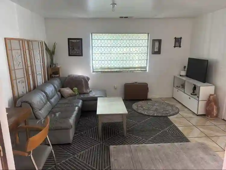 900/month master bedroom in East LA