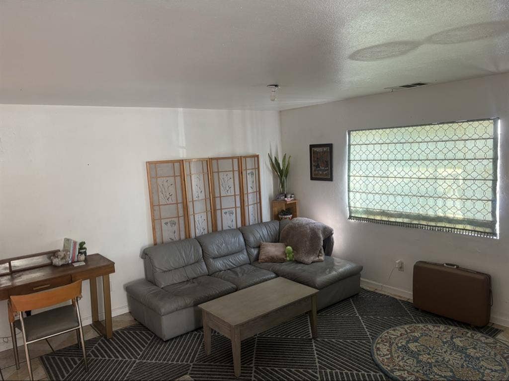 East LA 800/month shared bathroom