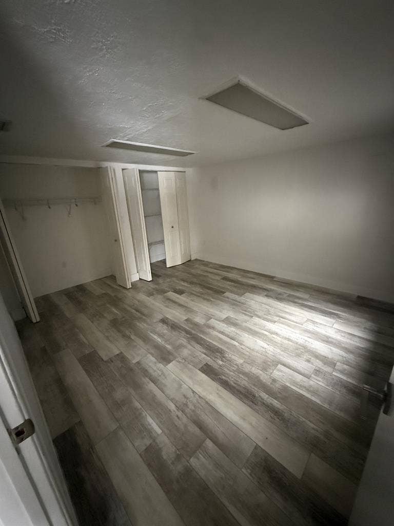 New Listing - phone number in desc.