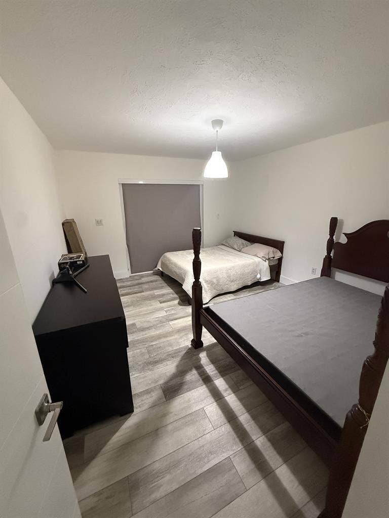 New Listing - phone number in desc.