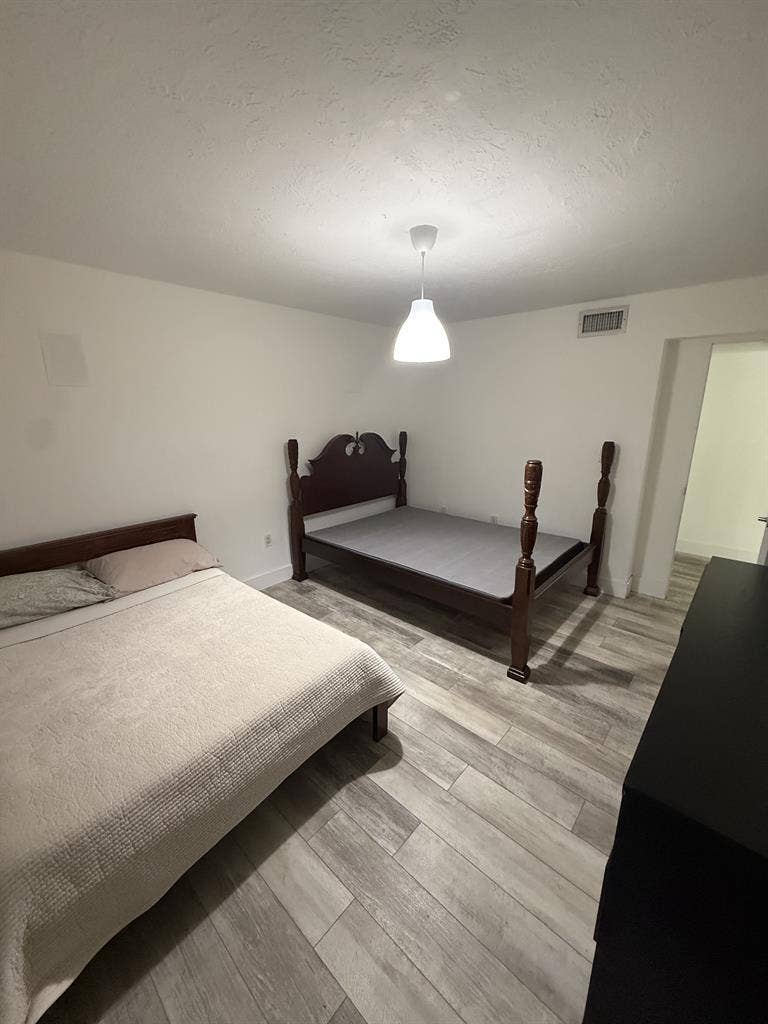 New Listing - phone number in desc.