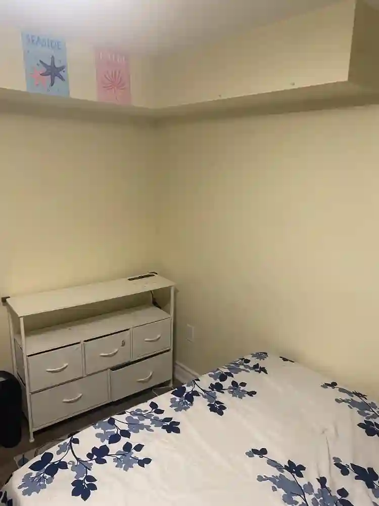 Room For Rent - 2 bedroom-1bathr00m