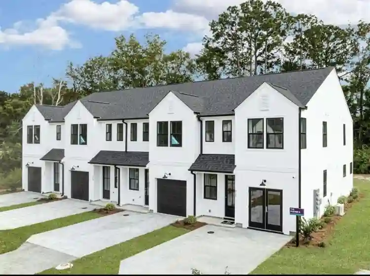Looking for a female roommate!
