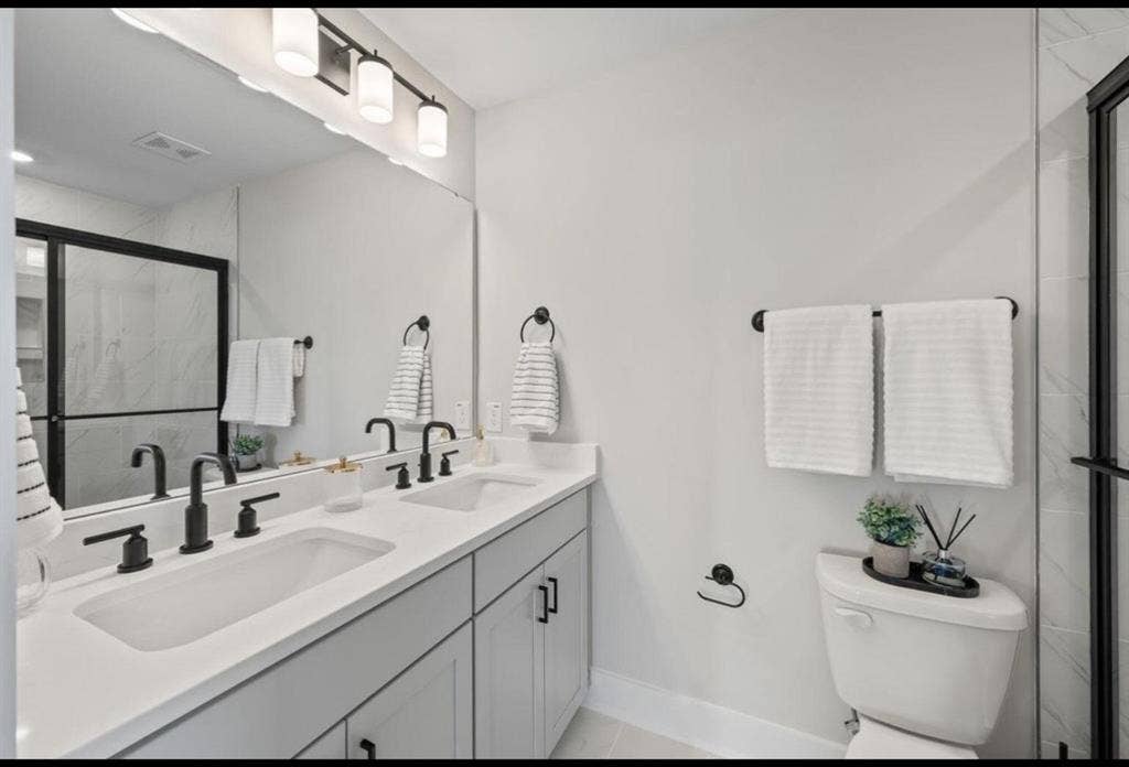 Looking for a female roommate!