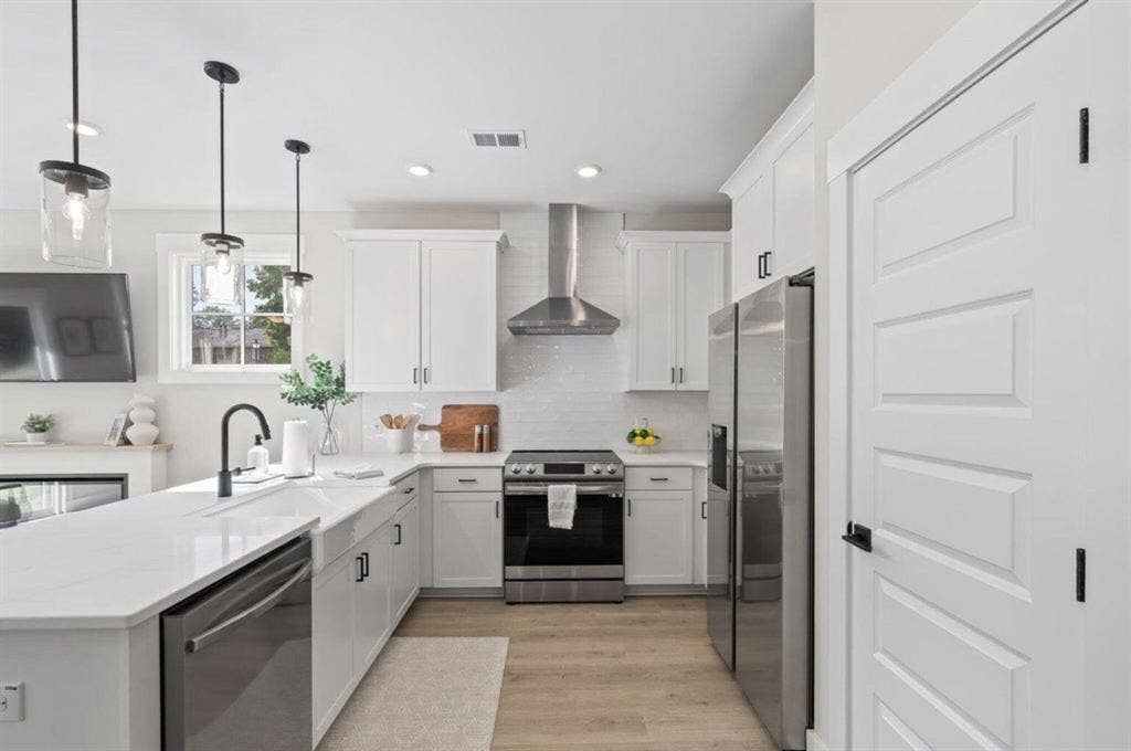 Looking for a female roommate!