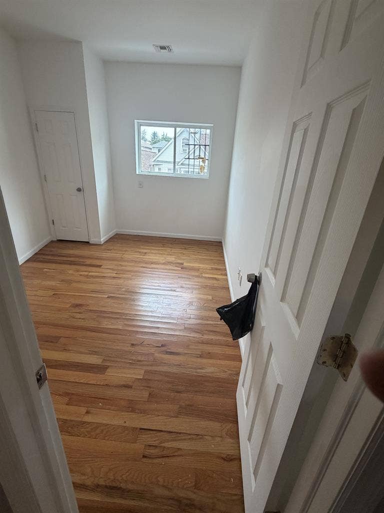 Big Unfurnished Room For Rent