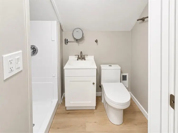 Studio in Farmington Village