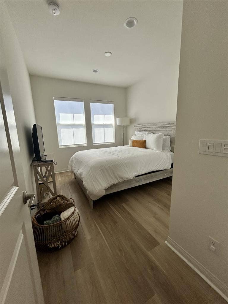 Furnished/Unfurnished Room for Rent