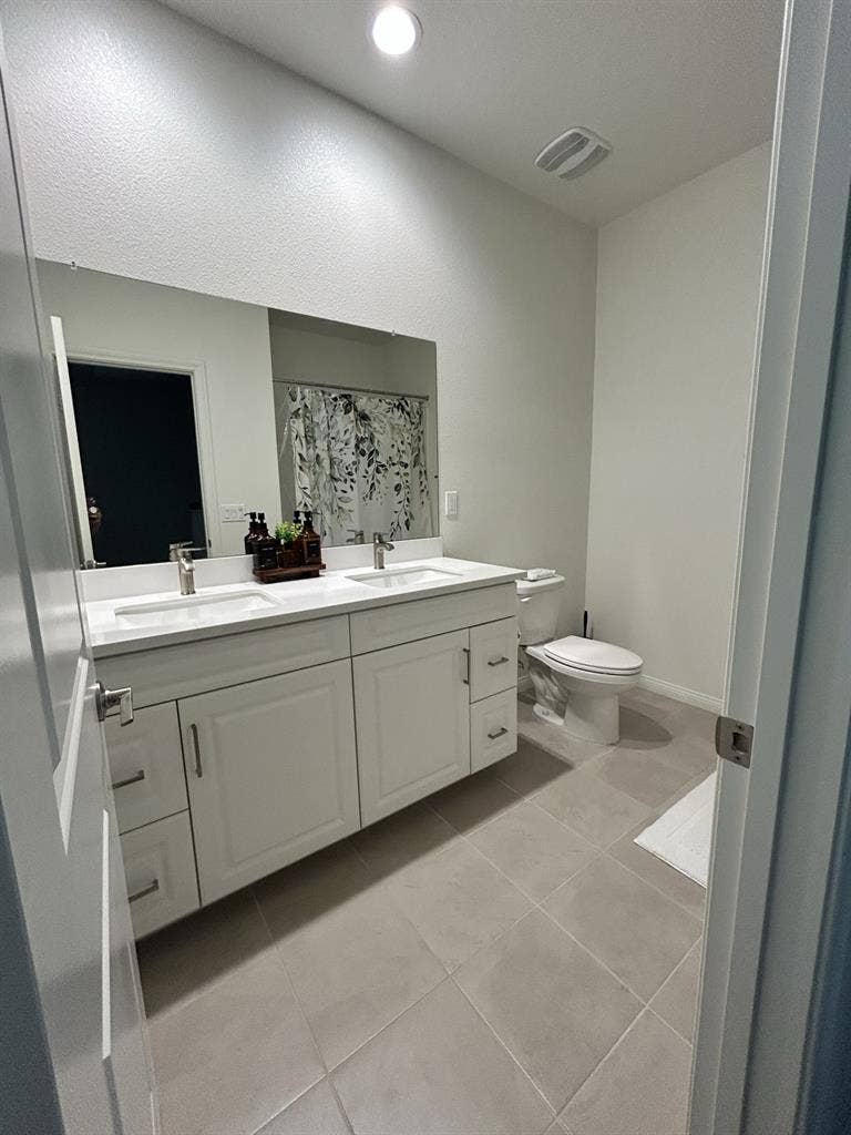 Furnished/Unfurnished Room for Rent