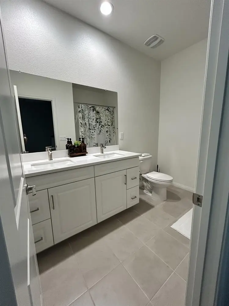 Furnished/Unfurnished Room for Rent