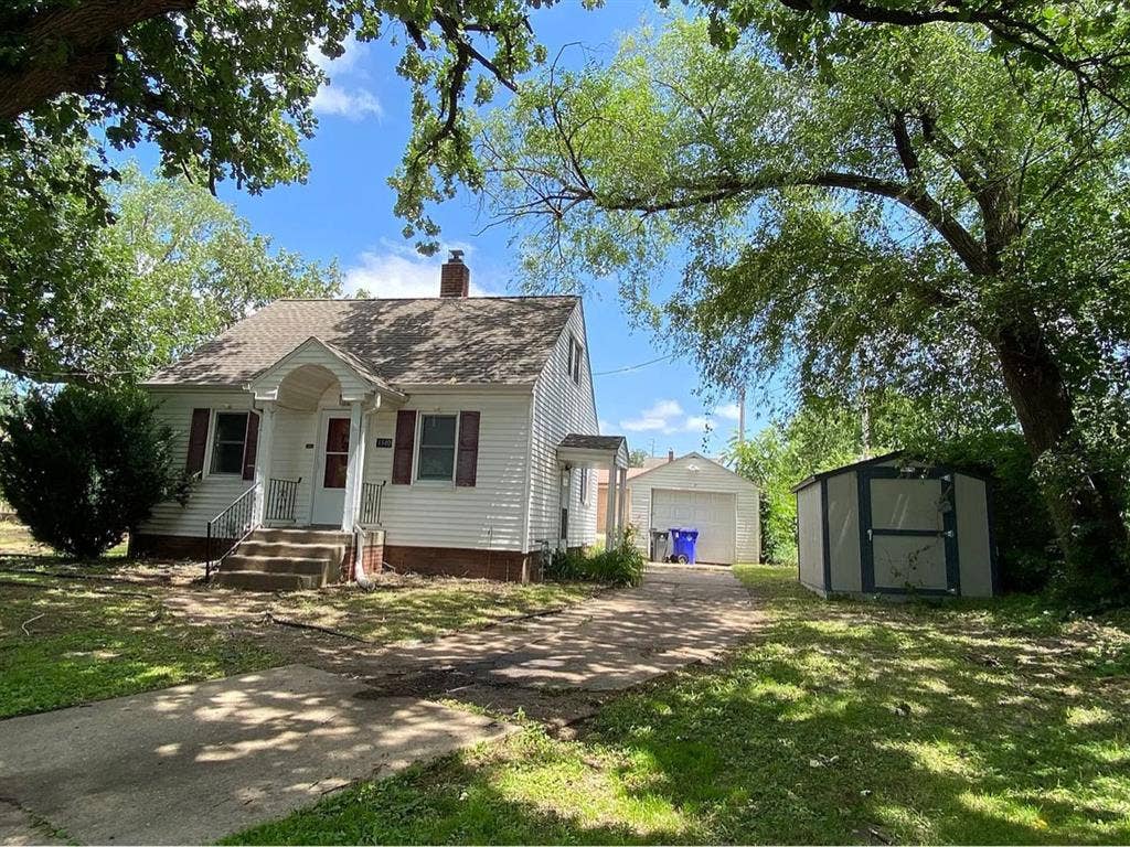 Roommate Needed
