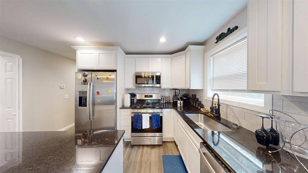 ✨$945 Room wt shrd Bath-Providence✨