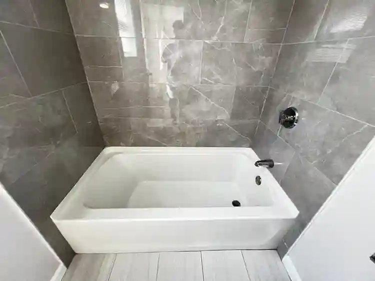 $1095 Room wt Pvt Bath- Providence