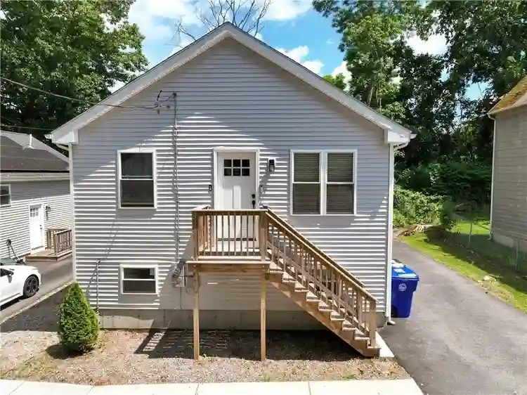 $1095 Room wt Pvt Bath- Providence