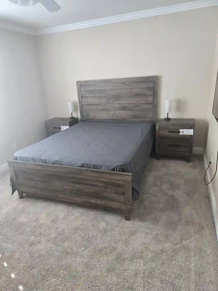 Room available
Brand new queen set