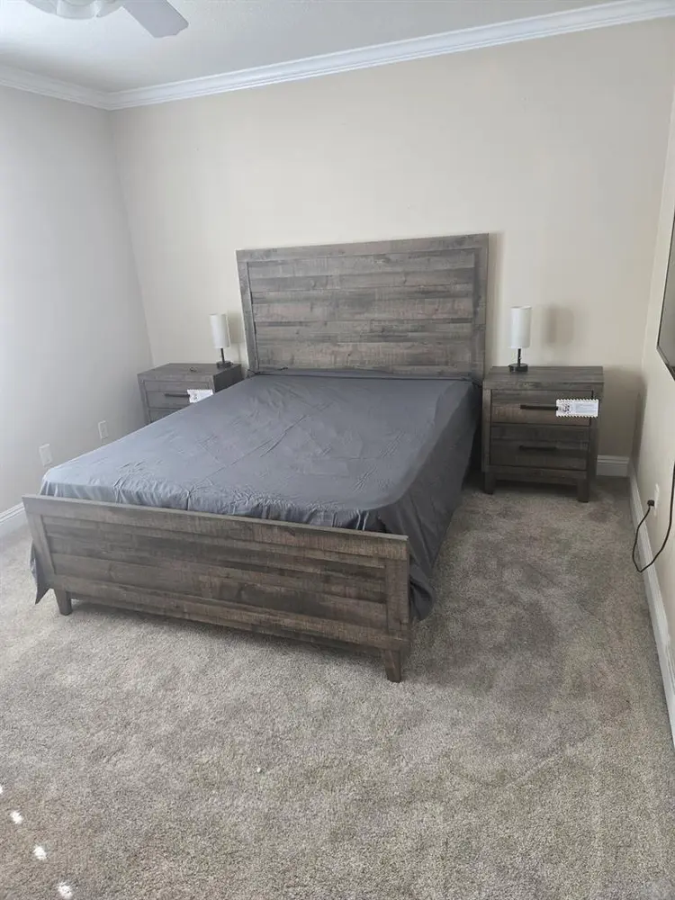 Room available
Brand new queen set