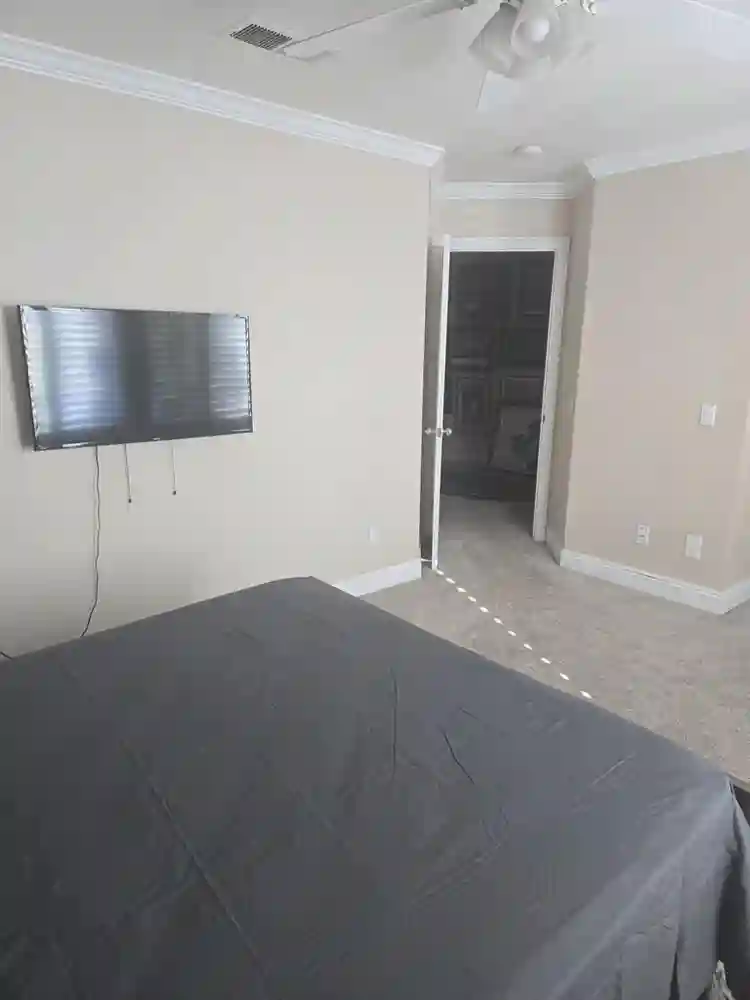 Room available
Brand new queen set