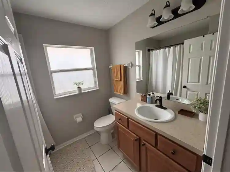 Room available in Hunters Creek
