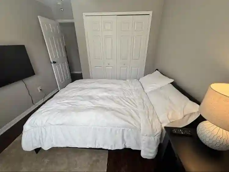 Room available in Hunters Creek