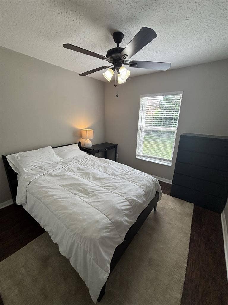 Room available in Hunters Creek