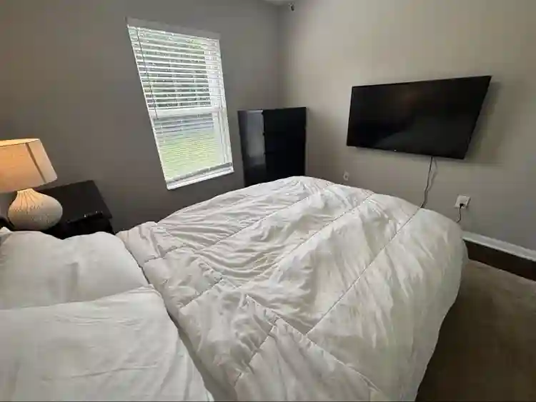 Room available in Hunters Creek