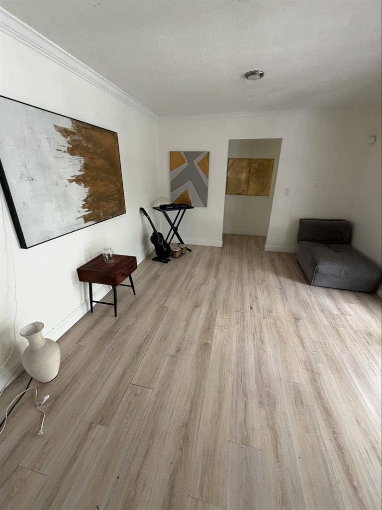 Room in Hollywood
