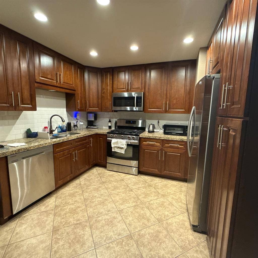 Room for rent (furnished or not!)