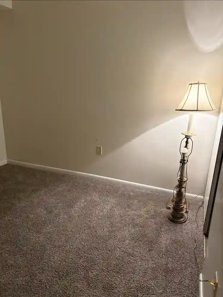 1 bedroom with shared bathroomm