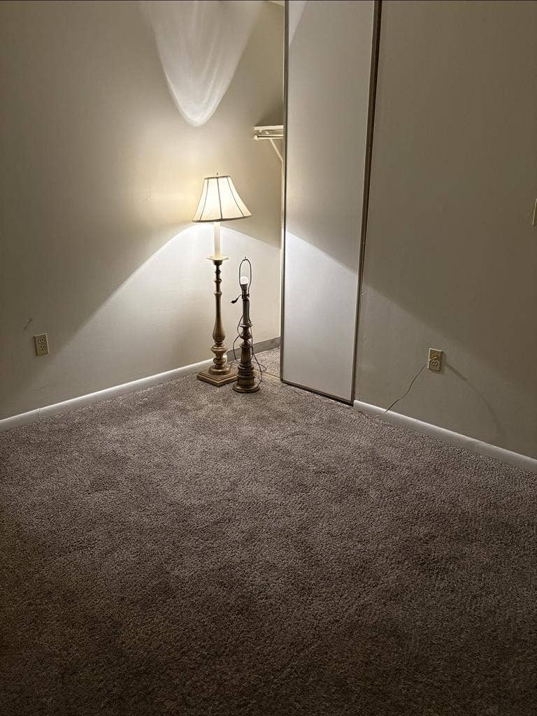 1 bedroom with shared bathroomm