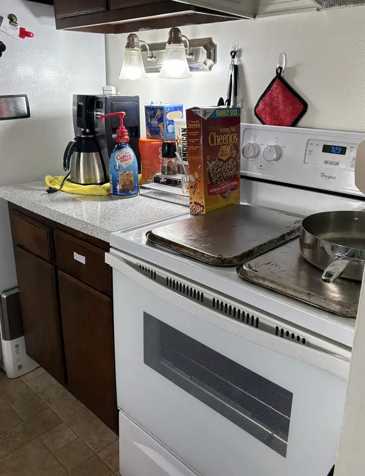 1 bedroom with shared bathroomm