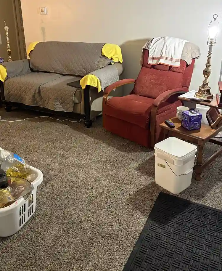 1 bedroom with shared bathroomm
