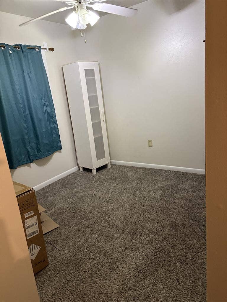 1 bedroom with shared bathroomm