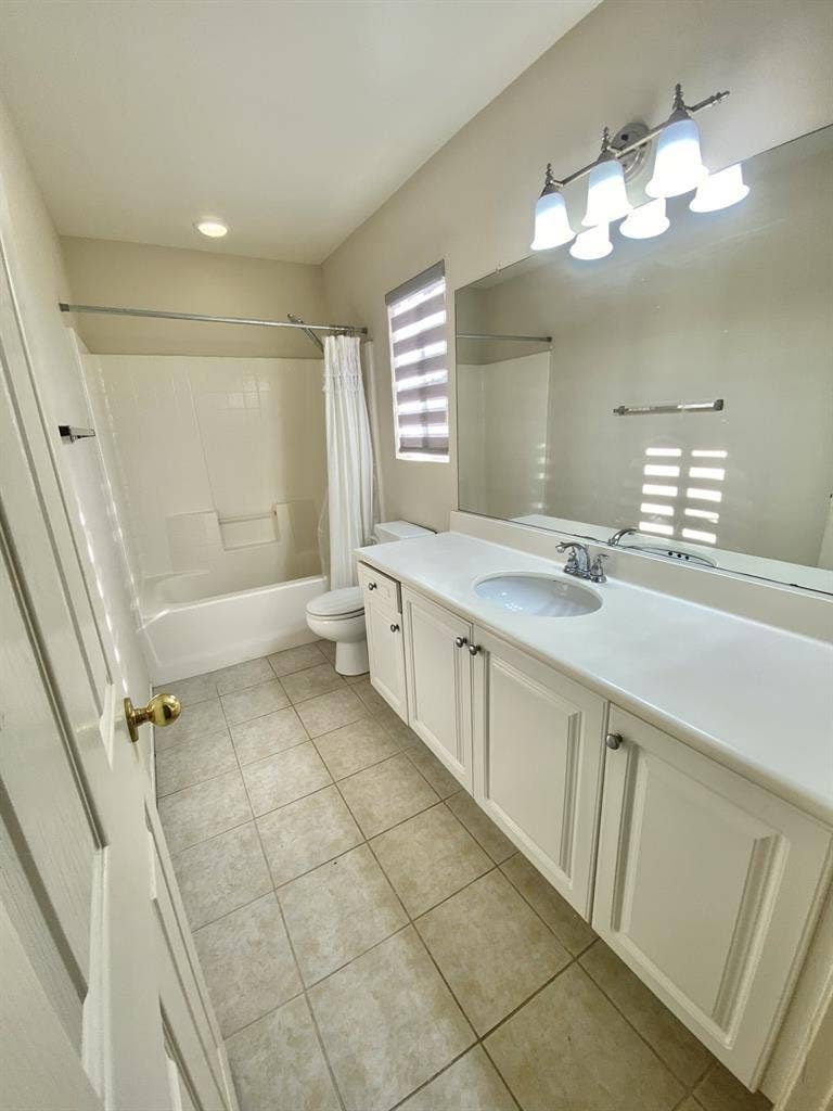 PRIVATE BEDROOM + PRIVATE BATH