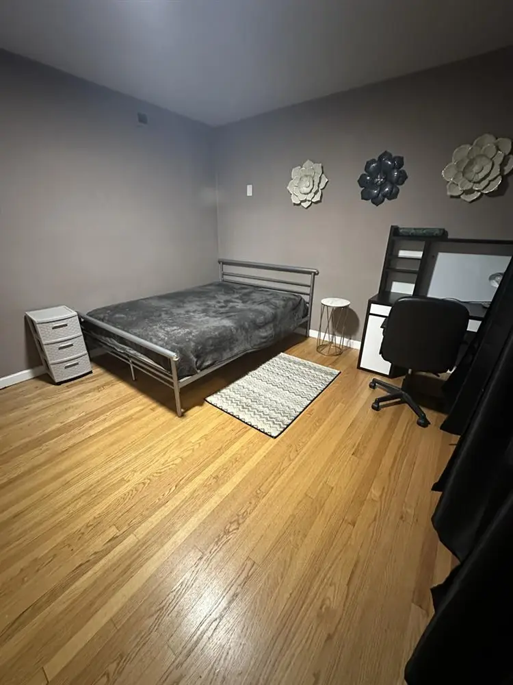 Furnished Room in Chicago 60618