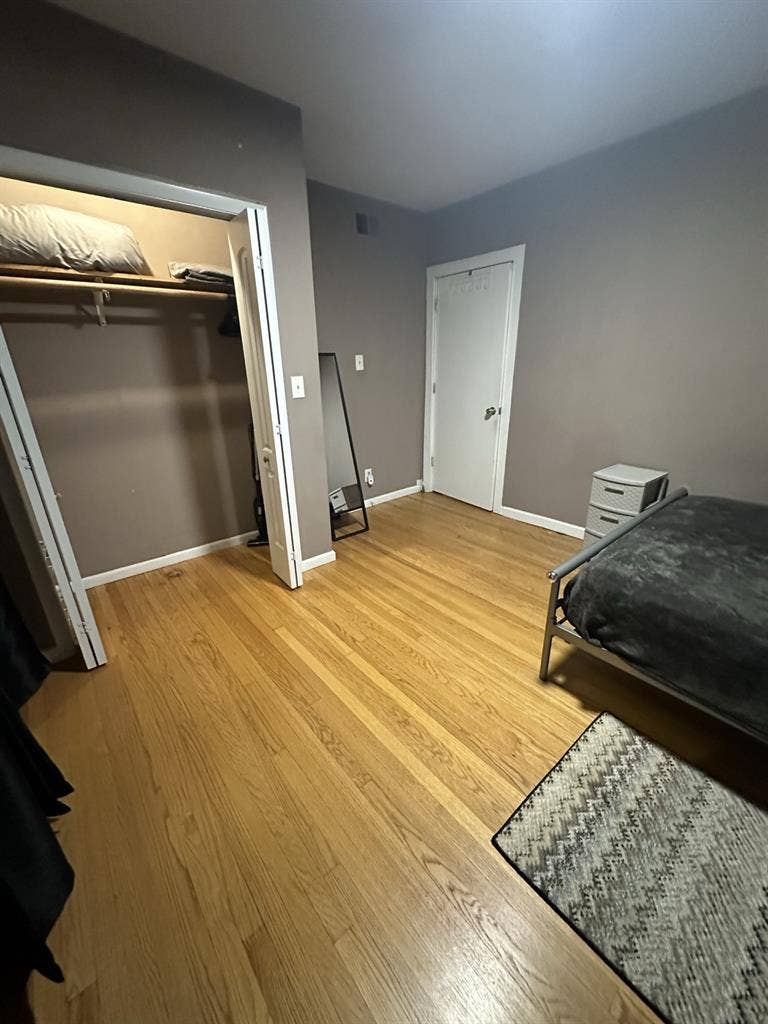 Furnished Room in Chicago 60618