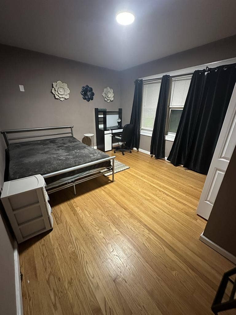 Furnished Room in Chicago 60618