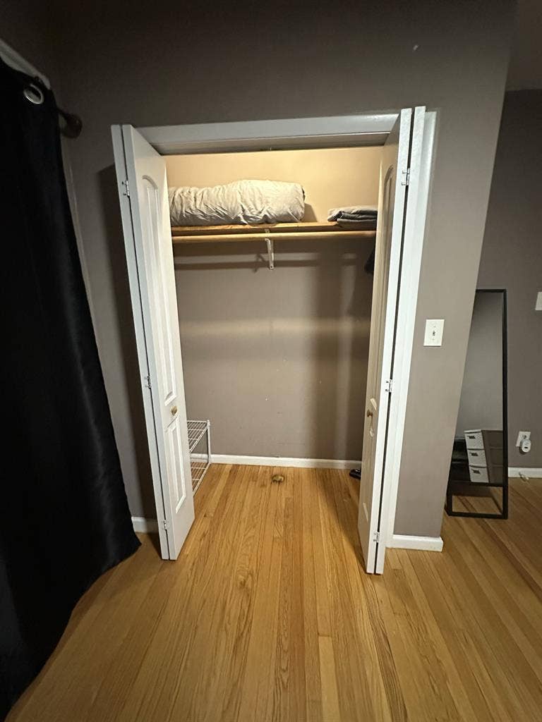 Furnished Room in Chicago 60618