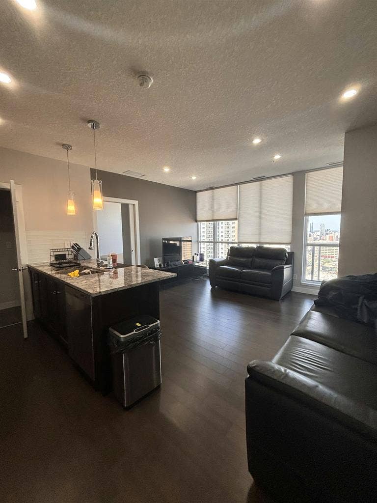 Looking for a female roommate