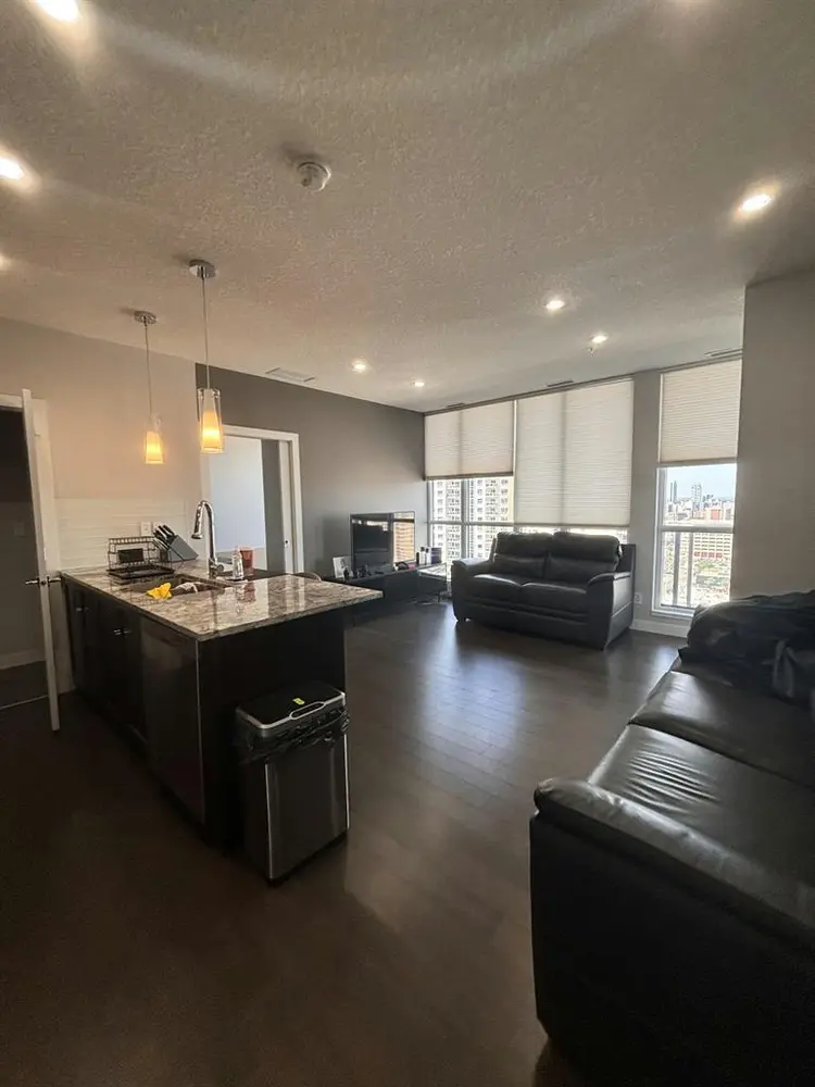 Looking for a female roommate