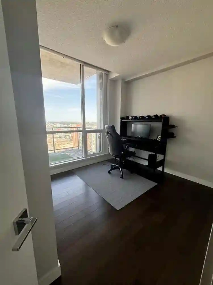 Looking for a female roommate
