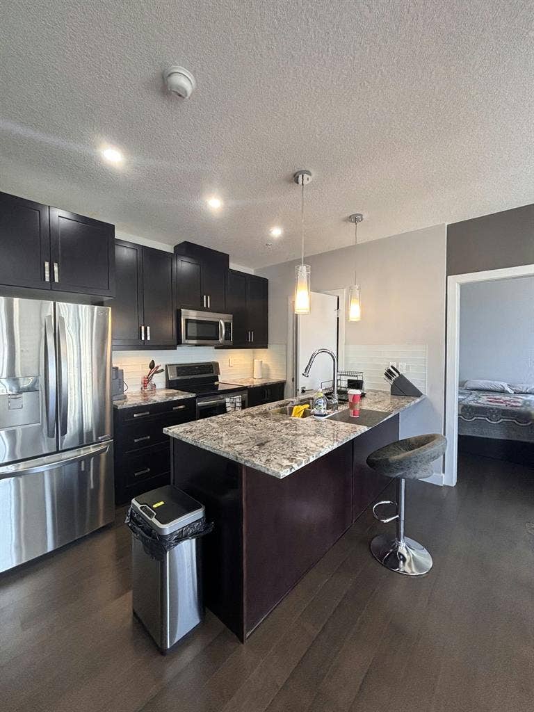 Looking for a female roommate
