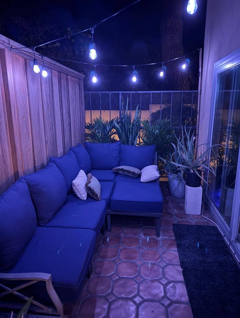 Cozy Room in Hollywood Hill Complex