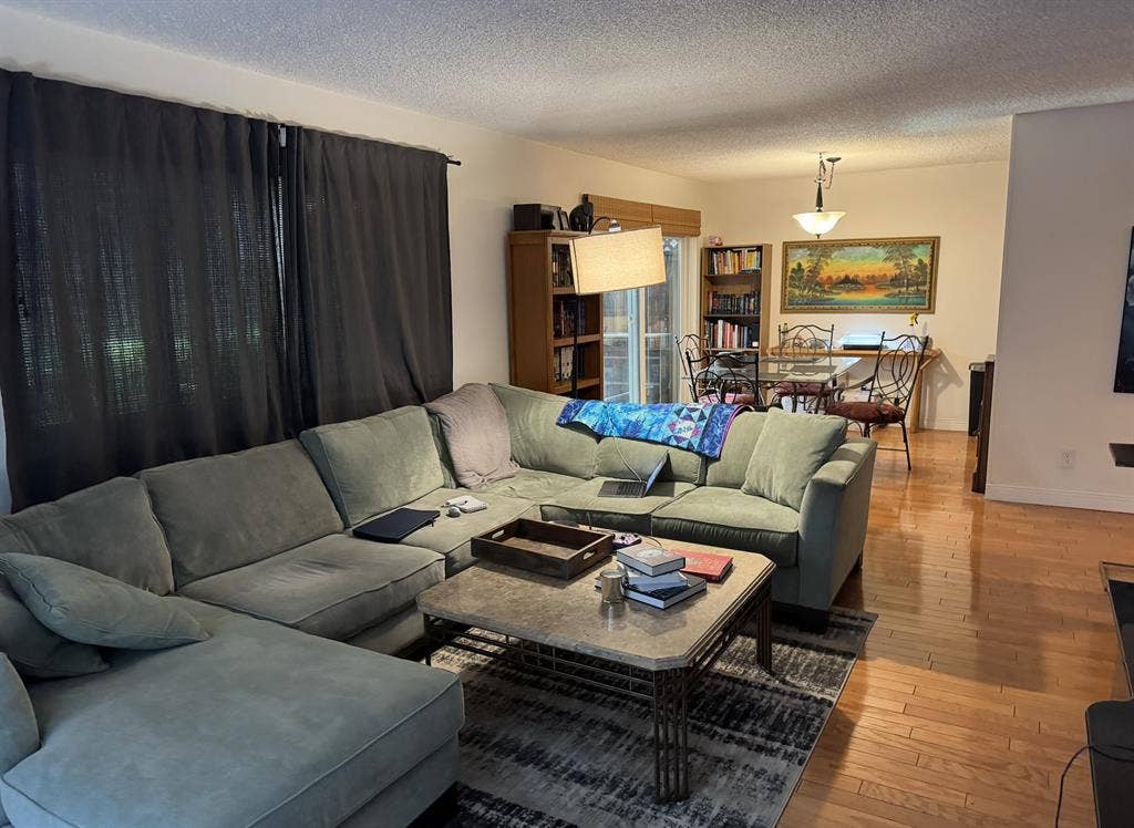 Cozy Room in Hollywood Hill Complex