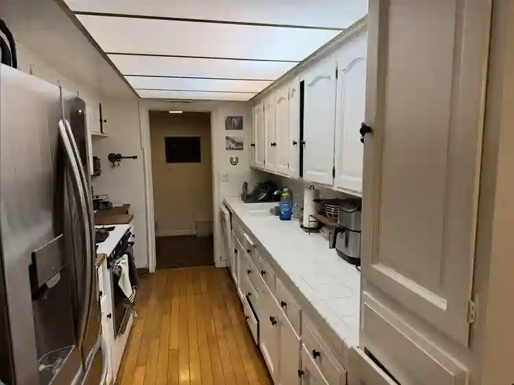 Cozy Room in Hollywood Hill Complex