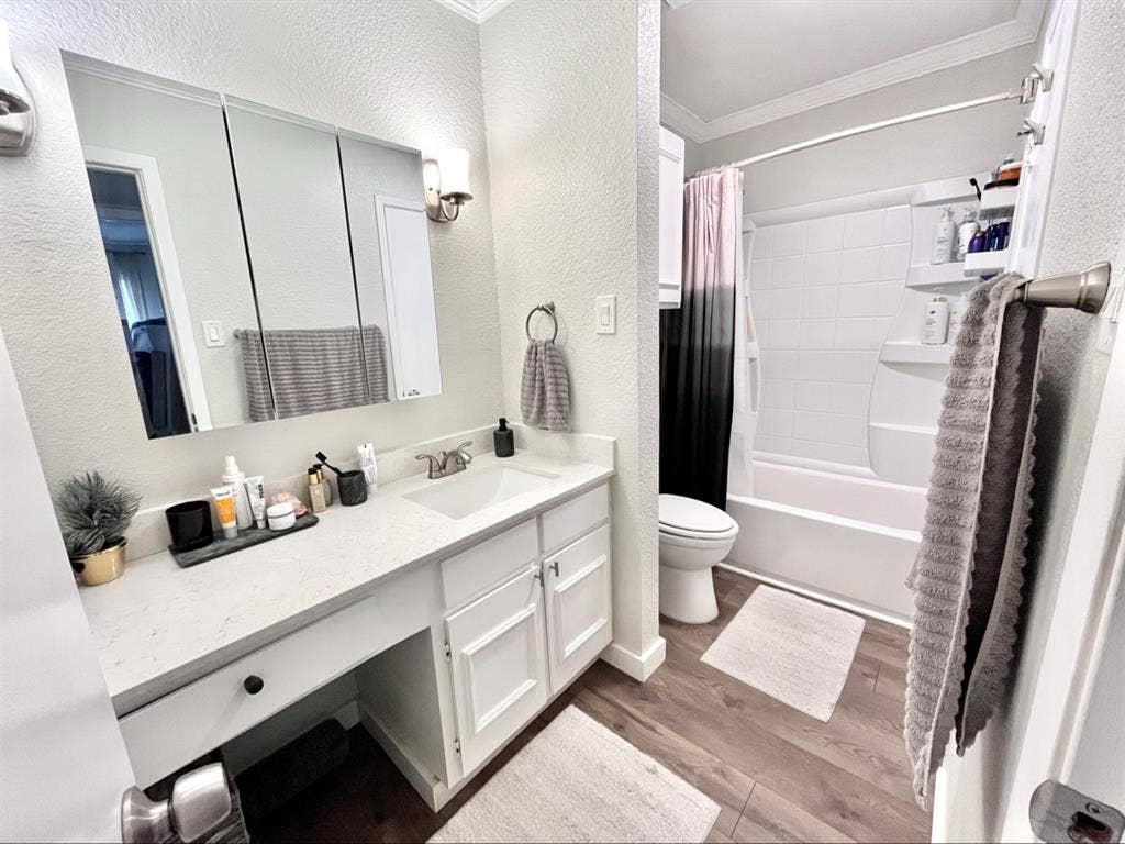 Furnished Room in East Riverside