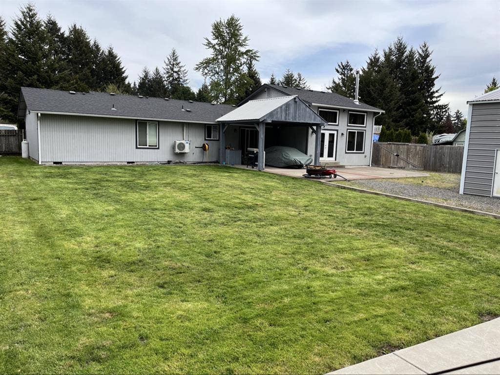 Room for rent in single story home.