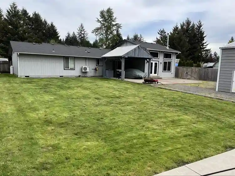 Room for rent in single story home.