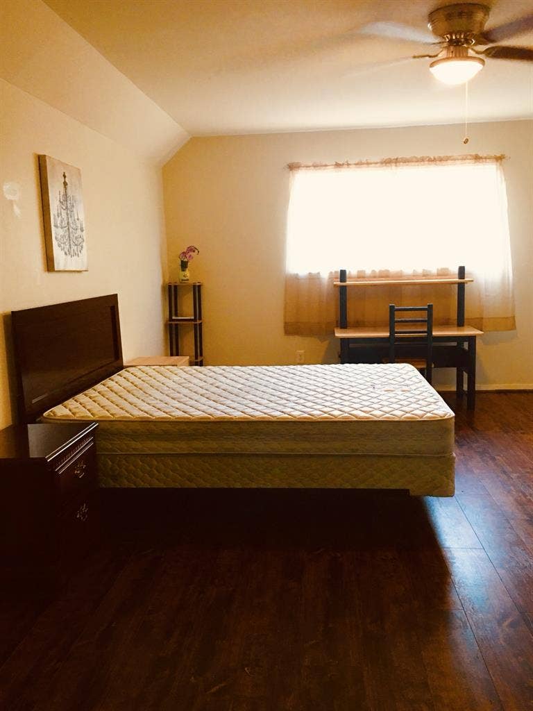 A private bedroom for rentt