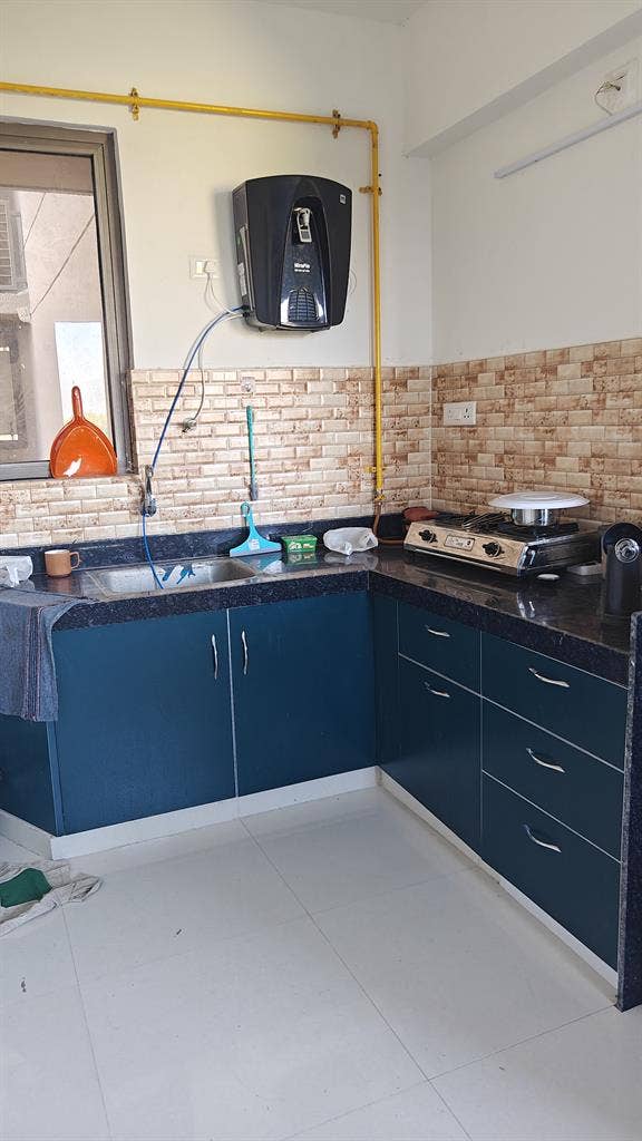 FlatMates Required