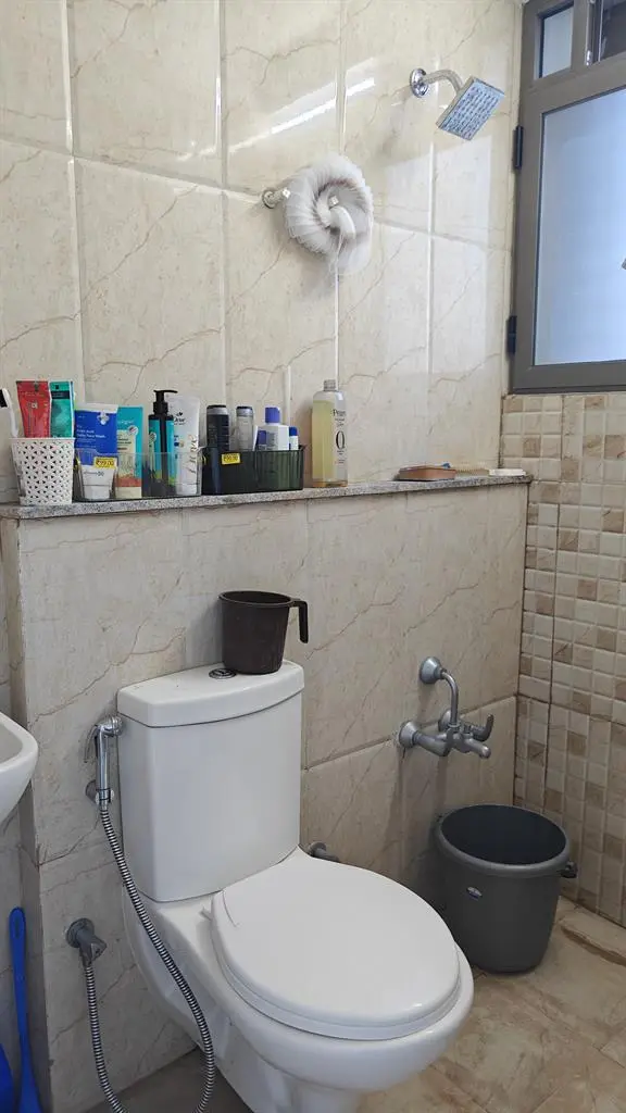 FlatMates Required